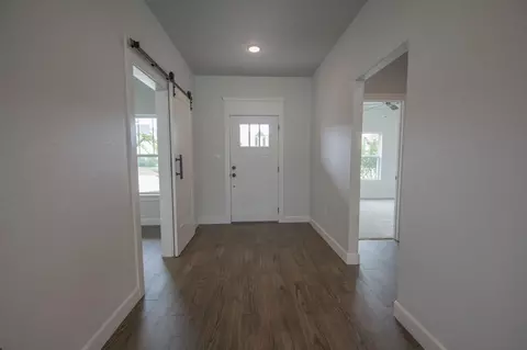 Entry Way - 16 Greystone Ct, Angleton, TX 77515 photo 1 of 2