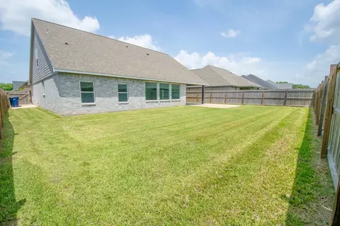 Exterior - 16 Greystone Ct, Angleton, TX 77515 photo 3 of 6