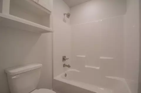 Bath - 16 Greystone Ct, Angleton, TX 77515 photo 6 of 6