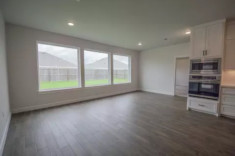 Living - 16 Greystone Ct, Angleton, TX 77515 photo 3 of 4