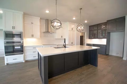 Kitchen - 16 Greystone Ct, Angleton, TX 77515 photo 2 of 2