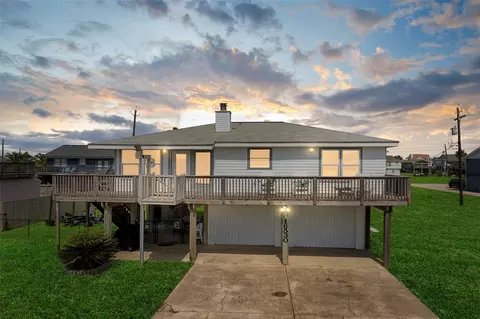 16530 Captain Kidd Rd, Jamaica Beach, TX 77554