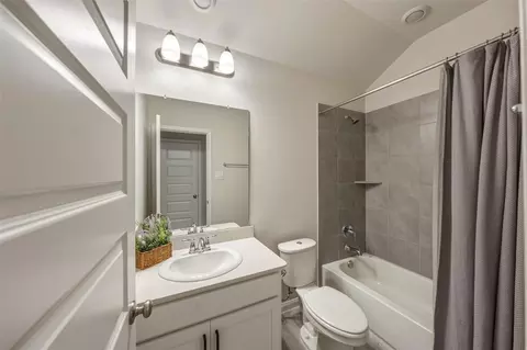 Bath - 2011 Stella Pine Dr, Tomball, TX 77375 photo 2 of 2