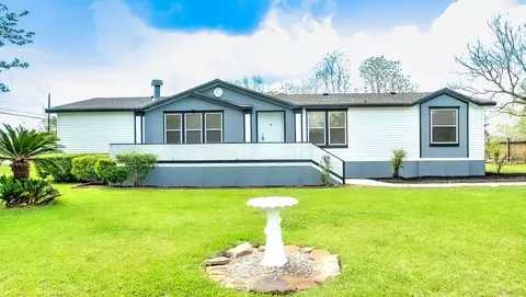 2516 Loch Lomond St, Highlands, TX 77562