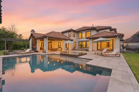 63 W Loftwood Cir, The Woodlands, TX 77382