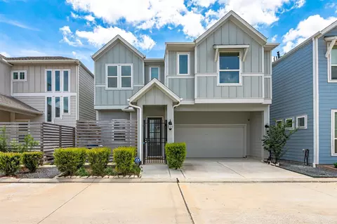 614 Sandy Bay Ln, Kemah, TX 77565
