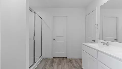 Bath - 6846 Spur Creek Dr, Rosenberg, TX 77471 photo 3 of 4
