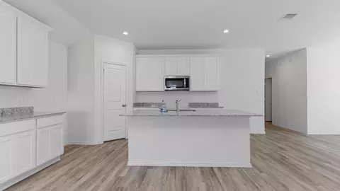 Kitchen - 6846 Spur Creek Dr, Rosenberg, TX 77471 photo 3 of 4