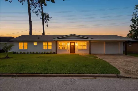 1041 Gardendale Dr, Houston, TX 77018