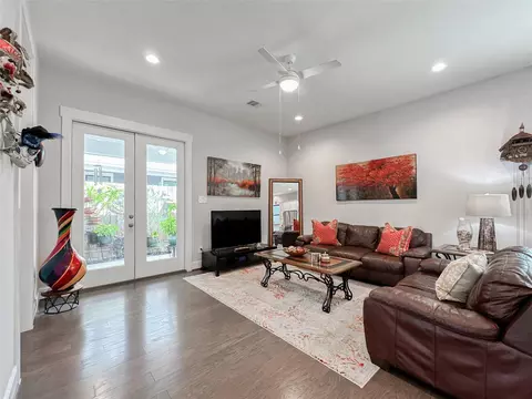 1104 Pearl Wood Dr, Houston, TX 77008