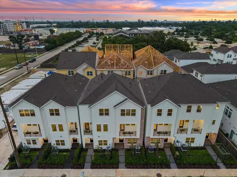 6346 Paddington Bend Dr, Houston, TX 77008