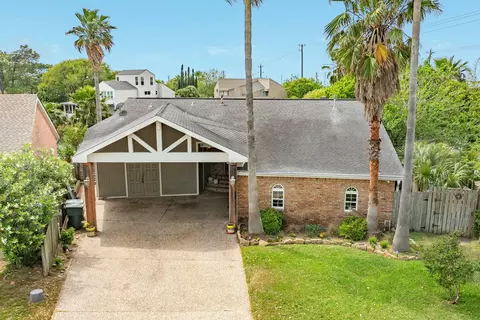 2413 Gerol Dr, Galveston, TX 77551
