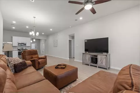 1204 Filly Creek Dr, Alvin, TX 77511