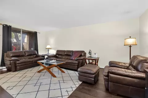 4637 Wild Indigo St #422, Houston, TX 77027