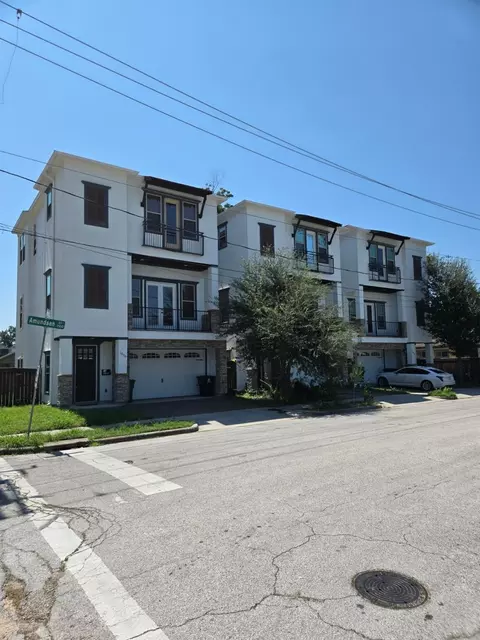 1520 Amundsen St, Houston, TX 77009