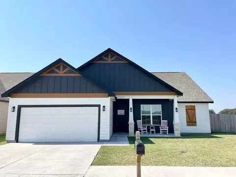 1702 Lantana Ln, El Campo, TX 77437