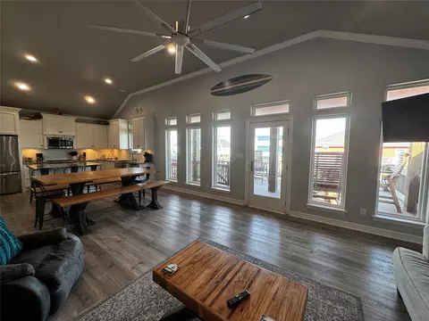 1819 Redfish Ln, Crystal Beach, TX 77650
