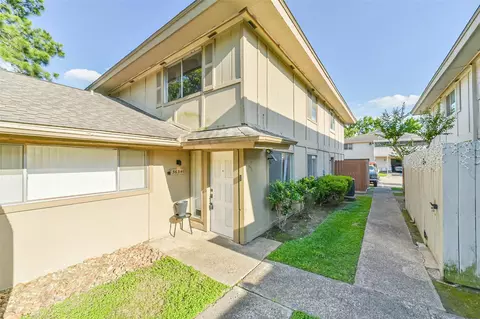 5634 Birchmont Dr #22, Houston, TX 77091