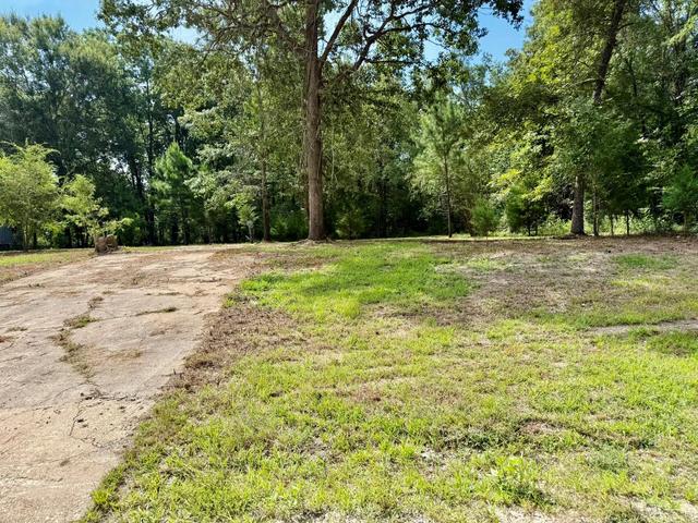 800 Windwood Dr, Livingston, TX 77351