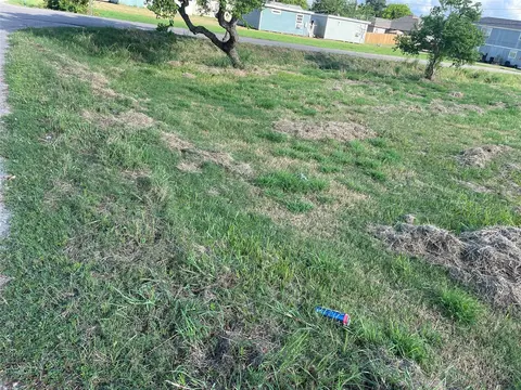 803 W 6th St, Freeport, TX 77541