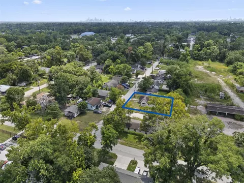 7337 Parkes St, Houston, TX 77088