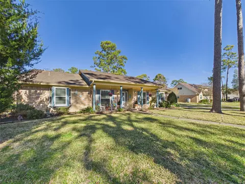 2819 Frostwood Cir, Dickinson, TX 77539