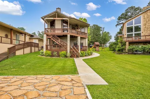 33 Harbour Point Cir, Coldspring, TX 77331