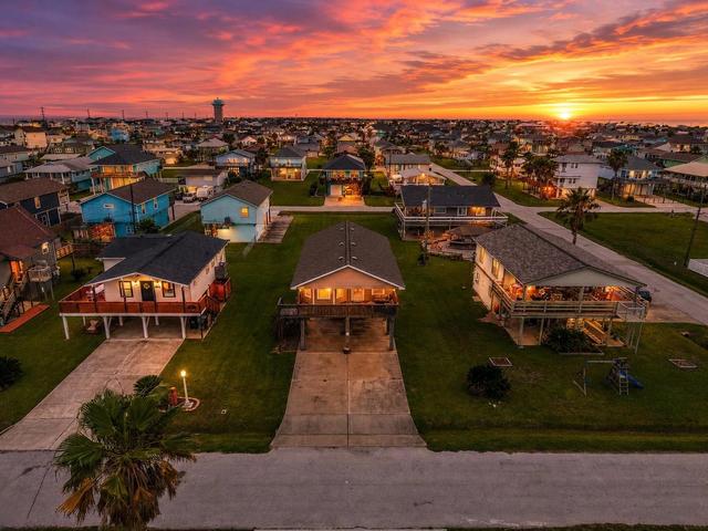 4122 Kent Dr, Galveston, TX 77554
