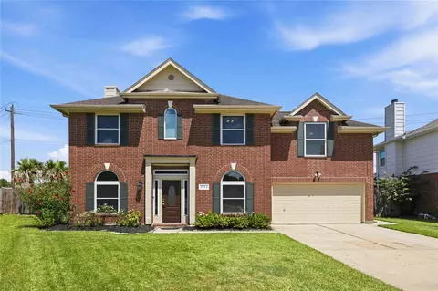 3923 Oak Wood Dr N, Pearland, TX 77581