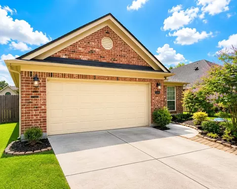 15819 Magnolia Shores Ln, Houston, TX 77044