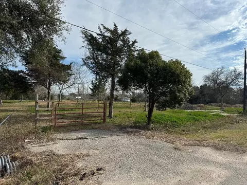 7517 Caldwell St, Hitchcock, TX 77563