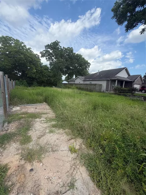 8409 Lawler St, Houston, TX 77051