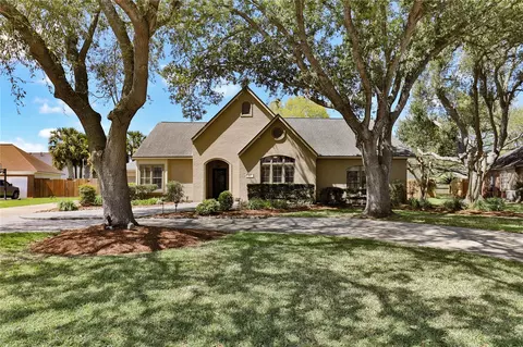 105 Paint Brush St, Lake Jackson, TX 77566