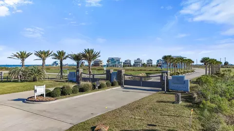 1633 Osprey Ct, Galveston, TX 77554