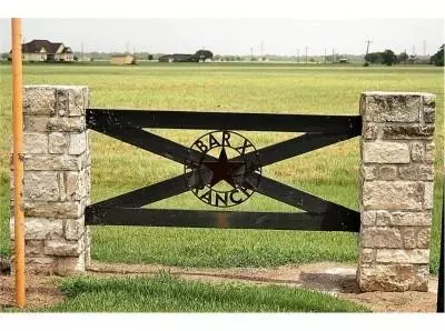 000 Apache Trl, Angleton, TX 77515
