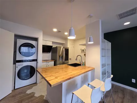 1515 Sandy Springs Rd #903, Houston, TX 77042