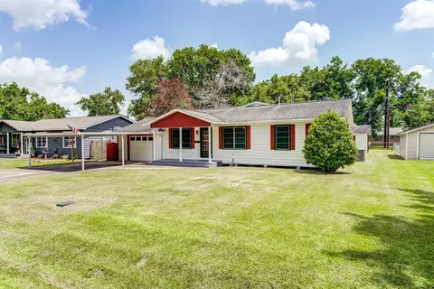 305 Yaupon St, Sweeny, TX 77480
