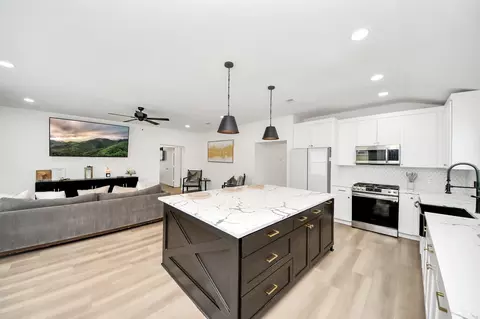 Kitchen - 3230 Legends Creek Dr, Spring, TX 77386 photo 6 of 9