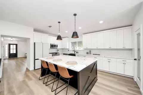 Kitchen - 3230 Legends Creek Dr, Spring, TX 77386 photo 4 of 9