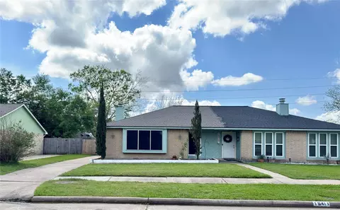 16411 Meadowbrook Farm Rd, Houston, TX 77082
