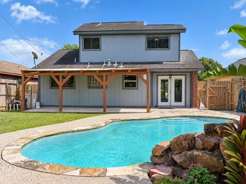 3107 Edgewood Dr, Dickinson, TX 77539