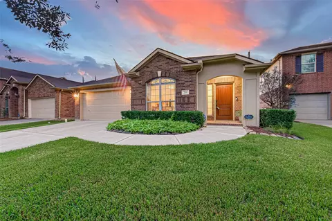 211 Little Summer Dr, Rosenberg, TX 77469