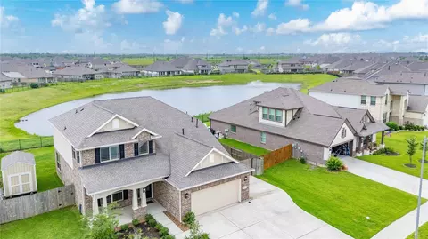 9818 Colonial Downs Dr, Mont Belvieu, TX 77523
