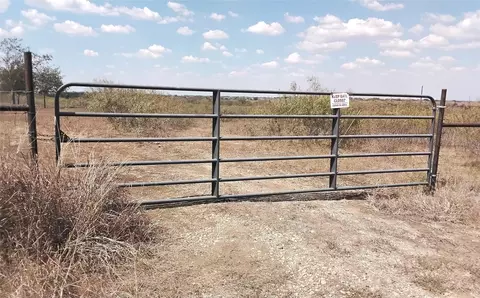 1152 County Road 447, Waelder, TX 78959