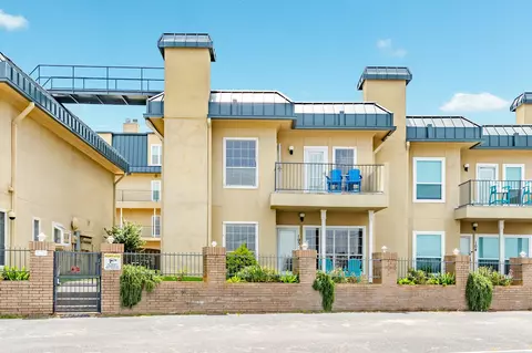 921 Marine Dr #105, Galveston, TX 77550