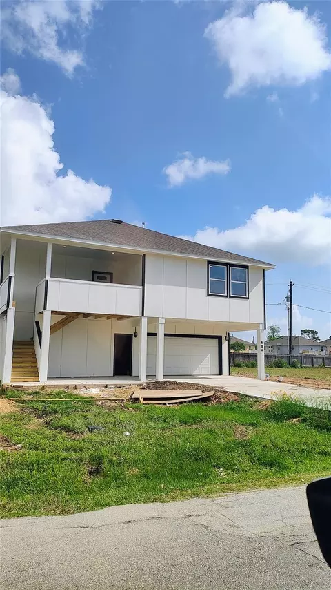 604 Fairfield St E, Shoreacres, TX 77571