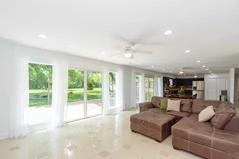 6811 Cemetary Rd, Manvel, TX 77578