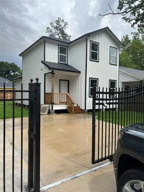 6830 Bethune Dr, Houston, TX 77091 photo 1