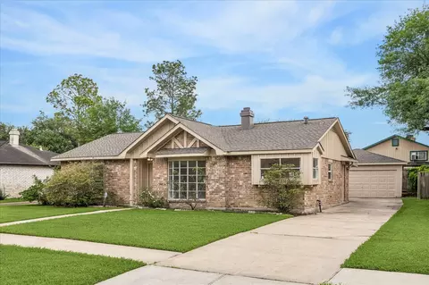 12239 Meadowhollow Dr, Meadows Place, TX 77477