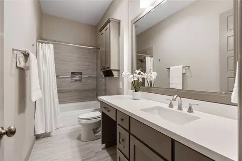 Bath - 12379 Pebble View Dr, Conroe, TX 77304 photo 4 of 7